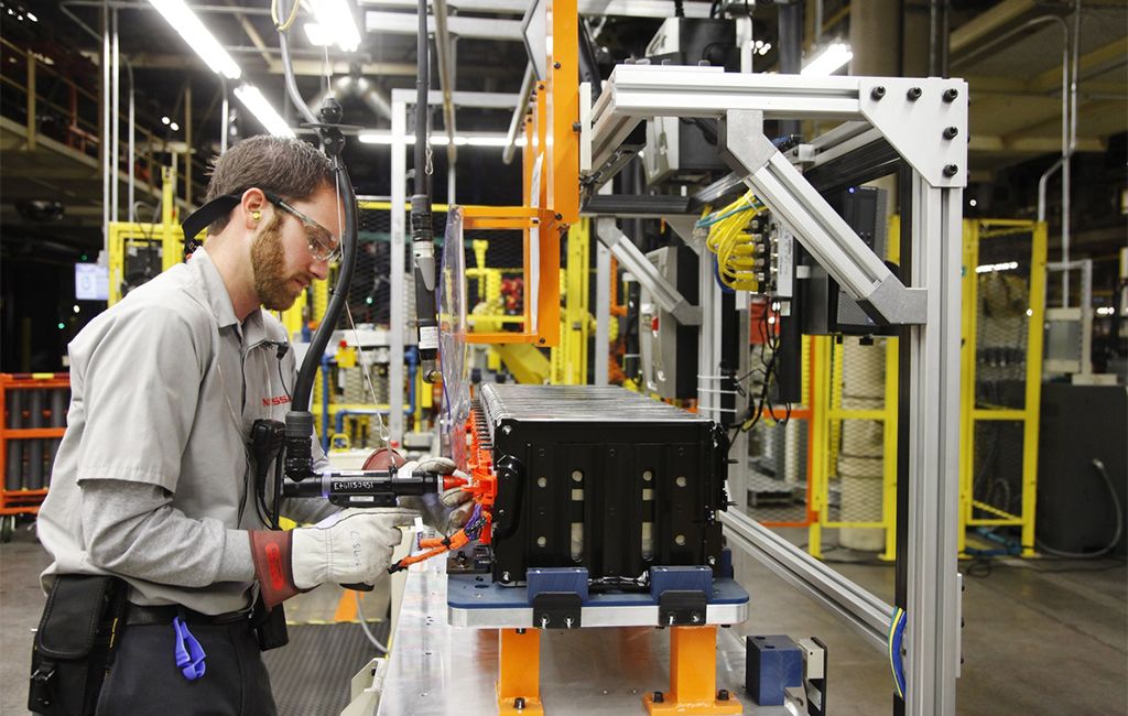 روال تولید باتری موتورسیکلت در کارخانه